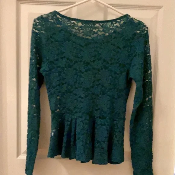 Everly sheer lace peplum top M - Picture 4 of 6